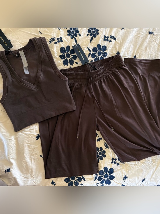 Aritzia Other - Aritzia golden active set